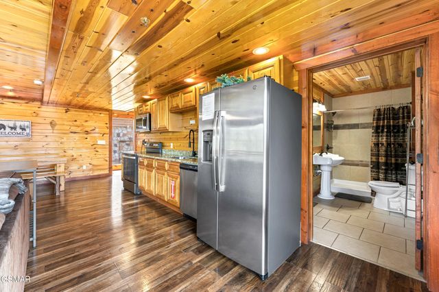 1232 Bird Nest Way, Sevierville, TN 37876