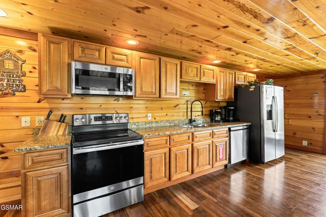 1232 Bird Nest Way, Sevierville, TN 37876