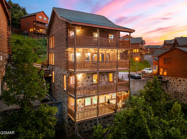 1232 Bird Nest Way, Sevierville, TN 37876