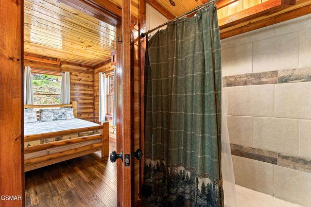 1232 Bird Nest Way, Sevierville, TN 37876