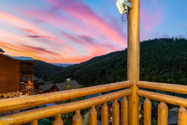 1232 Bird Nest Way, Sevierville, TN 37876