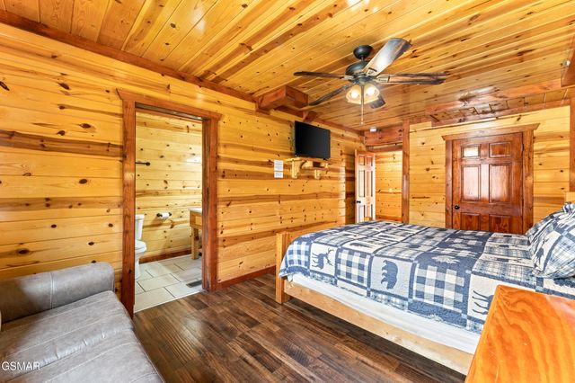 1232 Bird Nest Way, Sevierville, TN 37876