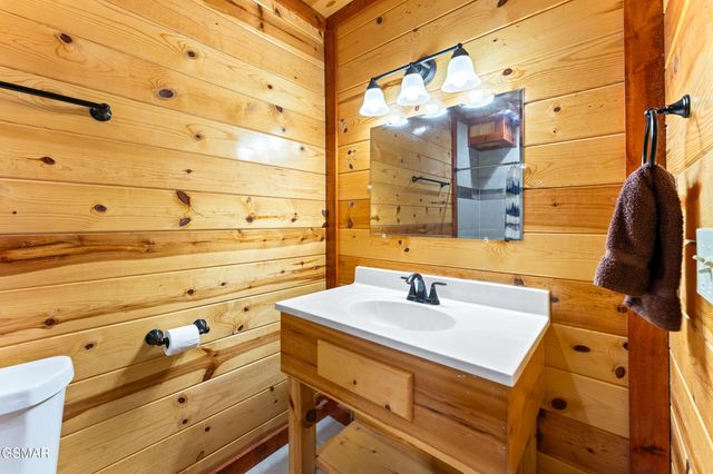 1232 Bird Nest Way, Sevierville, TN 37876