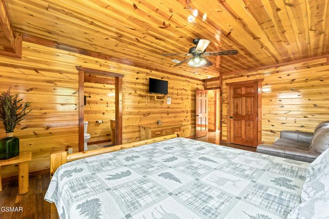 1232 Bird Nest Way, Sevierville, TN 37876