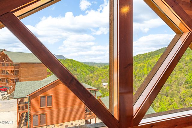 1232 Bird Nest Way, Sevierville, TN 37876