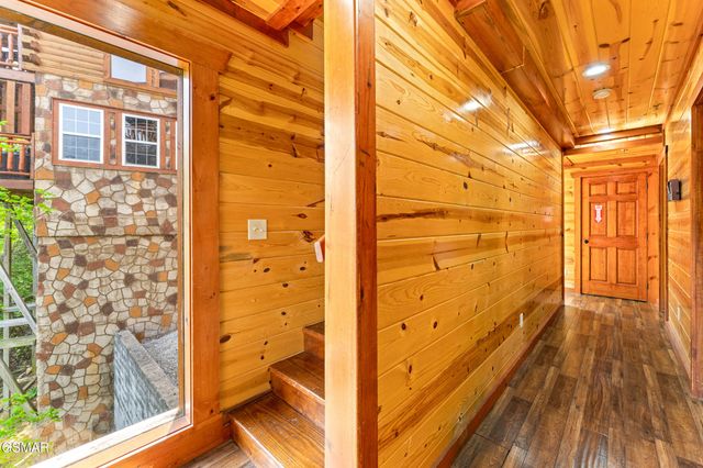 1232 Bird Nest Way, Sevierville, TN 37876