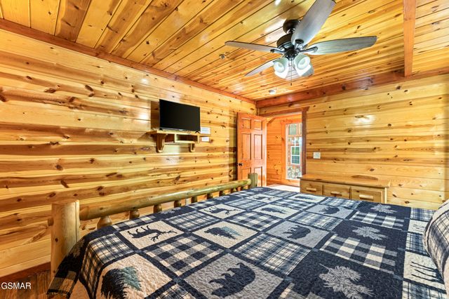 1232 Bird Nest Way, Sevierville, TN 37876