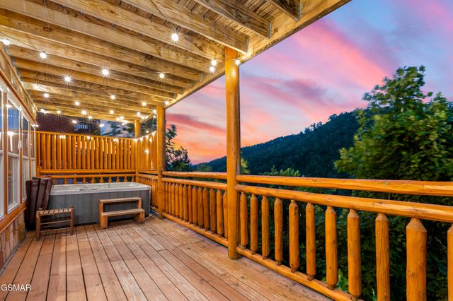 1232 Bird Nest Way, Sevierville, TN 37876