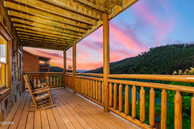 1232 Bird Nest Way, Sevierville, TN 37876