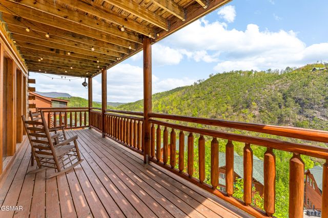 1232 Bird Nest Way, Sevierville, TN 37876