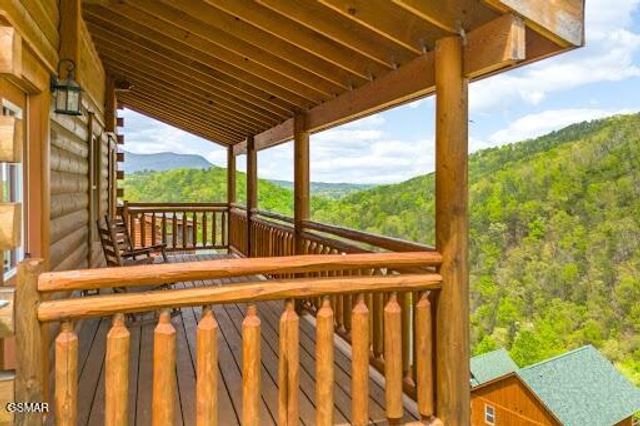 1232 Bird Nest Way, Sevierville, TN 37876