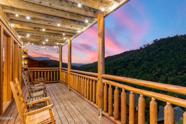 1232 Bird Nest Way, Sevierville, TN 37876