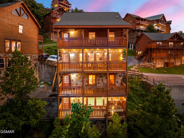 1232 Bird Nest Way, Sevierville, TN 37876