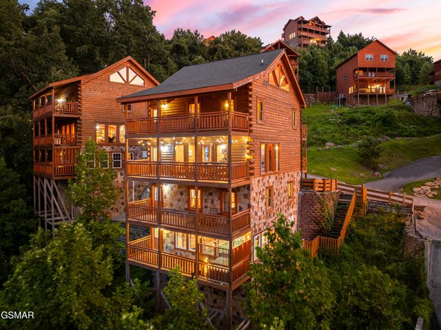 1232 Bird Nest Way, Sevierville, TN 37876