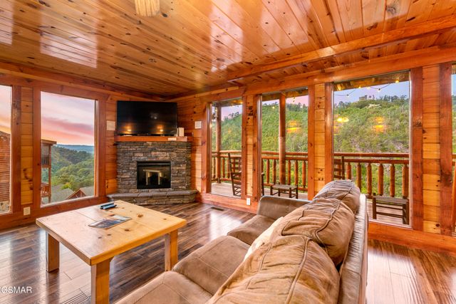 1232 Bird Nest Way, Sevierville, TN 37876