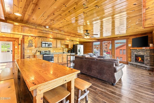 1232 Bird Nest Way, Sevierville, TN 37876