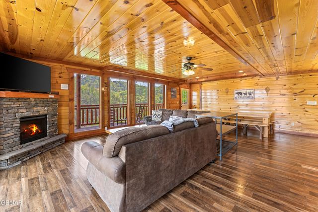 1232 Bird Nest Way, Sevierville, TN 37876