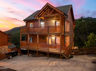 1232 Bird Nest Way, Sevierville, TN 37876