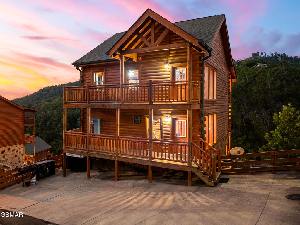 1232 Bird Nest Way, Sevierville, TN 37876