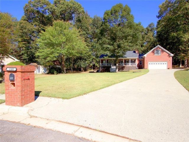1305 Fontainebleau NE Court, Lawrenceville, GA 30043