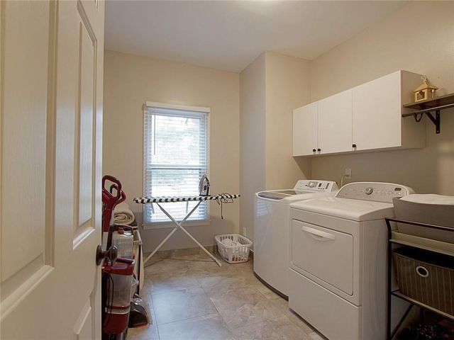 1305 Fontainebleau NE Court, Lawrenceville, GA 30043