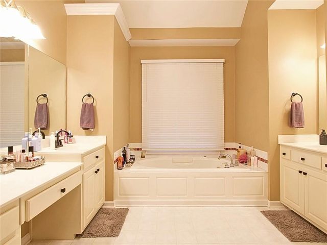 1305 Fontainebleau NE Court, Lawrenceville, GA 30043