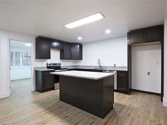 1305 Fontainebleau NE Court, Lawrenceville, GA 30043