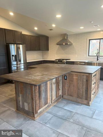 10401 PEARL ST, Fairfax, VA 22032