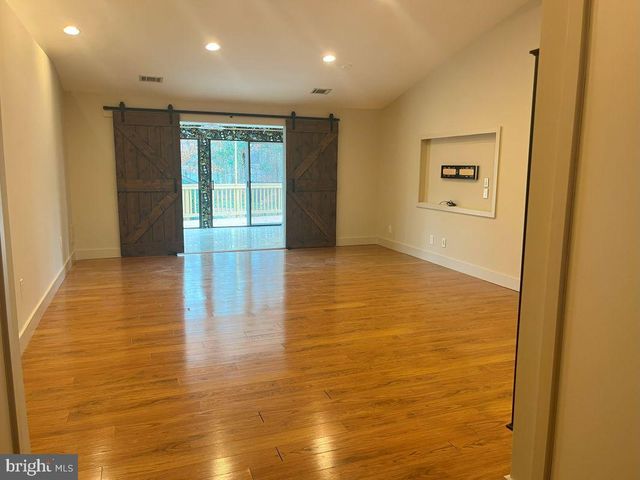 10401 PEARL ST, Fairfax, VA 22032