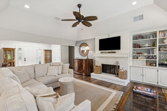 1 Crepe Myrtle Ct, Hilton Head Island, SC 29926