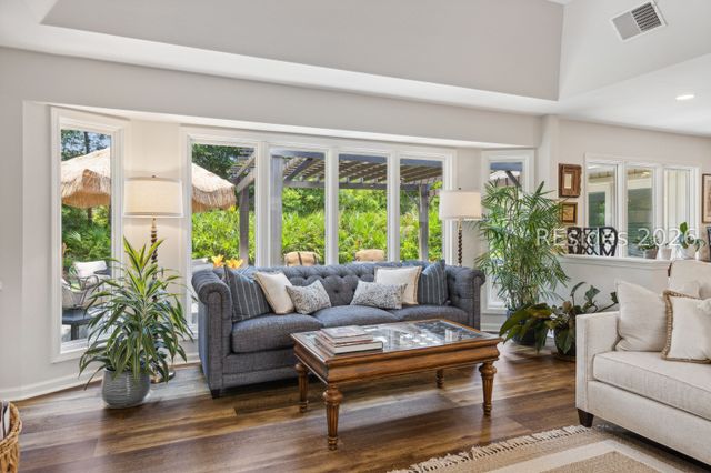 1 Crepe Myrtle Ct, Hilton Head Island, SC 29926