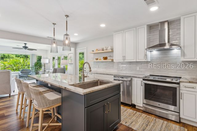 1 Crepe Myrtle Ct, Hilton Head Island, SC 29926