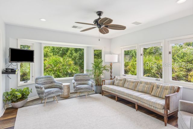 1 Crepe Myrtle Ct, Hilton Head Island, SC 29926