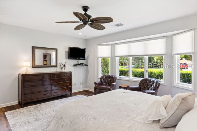 1 Crepe Myrtle Ct, Hilton Head Island, SC 29926