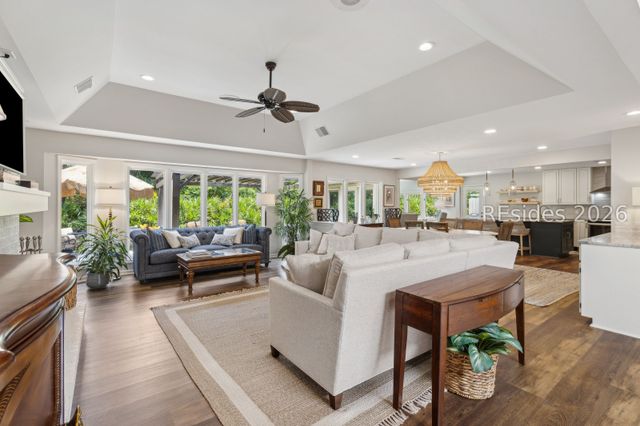 1 Crepe Myrtle Ct, Hilton Head Island, SC 29926