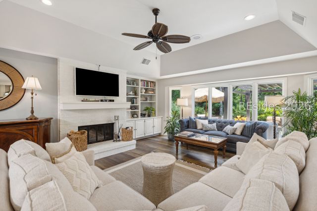 1 Crepe Myrtle Ct, Hilton Head Island, SC 29926