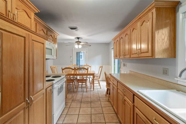 5914 W 76th Terrace, Prairie Village, KS 66208