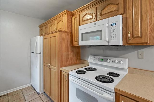 5914 W 76th Terrace, Prairie Village, KS 66208