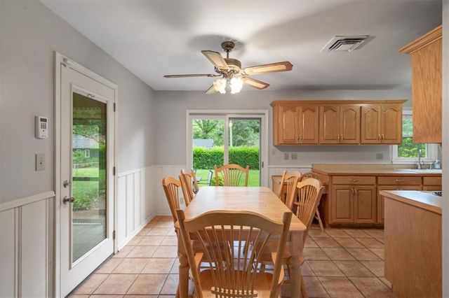 5914 W 76th Terrace, Prairie Village, KS 66208