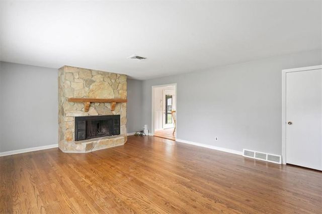 5914 W 76th Terrace, Prairie Village, KS 66208