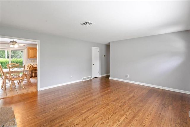 5914 W 76th Terrace, Prairie Village, KS 66208