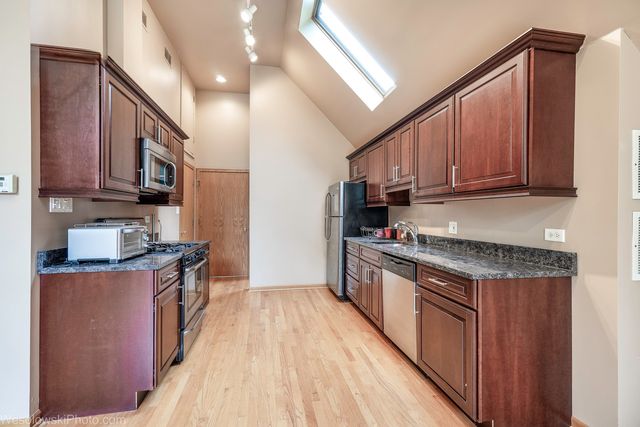 1961 Miner Street, Des Plaines, IL 60016