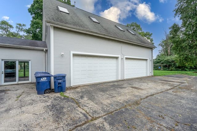 1961 Miner Street, Des Plaines, IL 60016