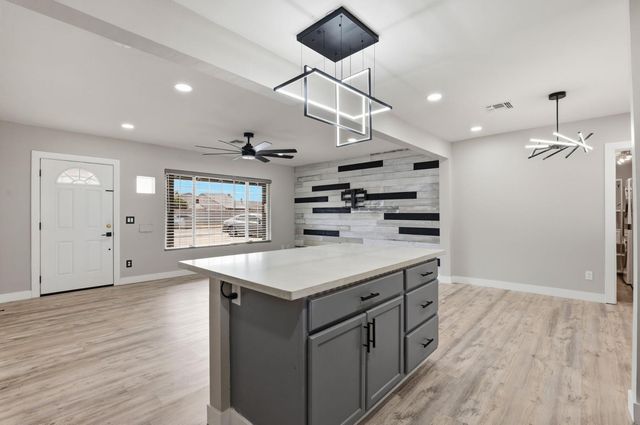 2022 N 40th Street, Phoenix, AZ 85008