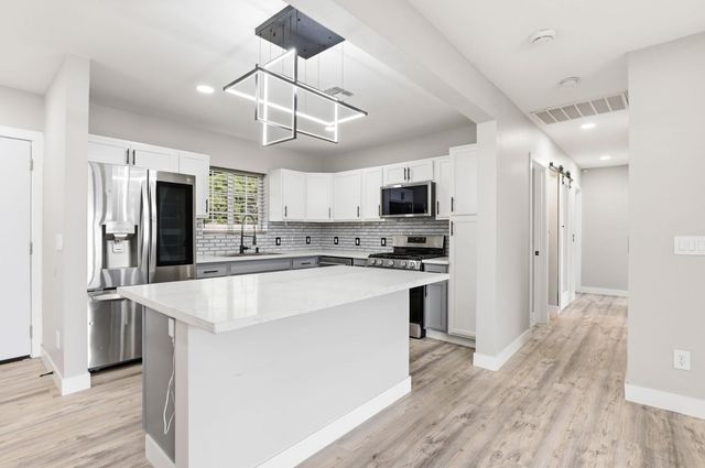 2022 N 40th Street, Phoenix, AZ 85008