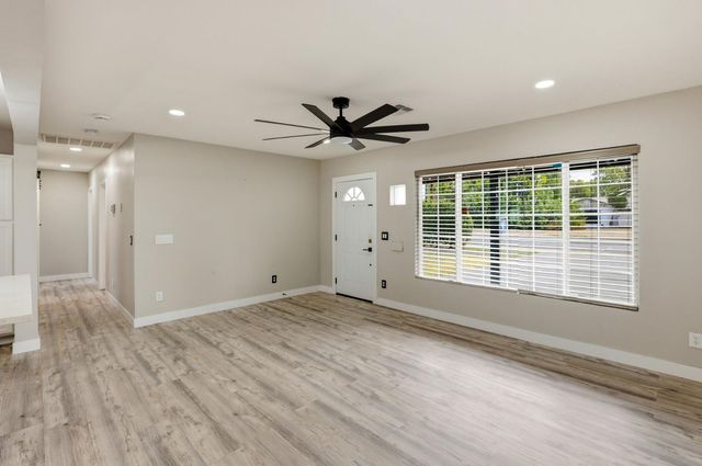 2022 N 40th Street, Phoenix, AZ 85008