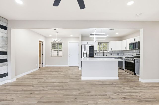 2022 N 40th Street, Phoenix, AZ 85008