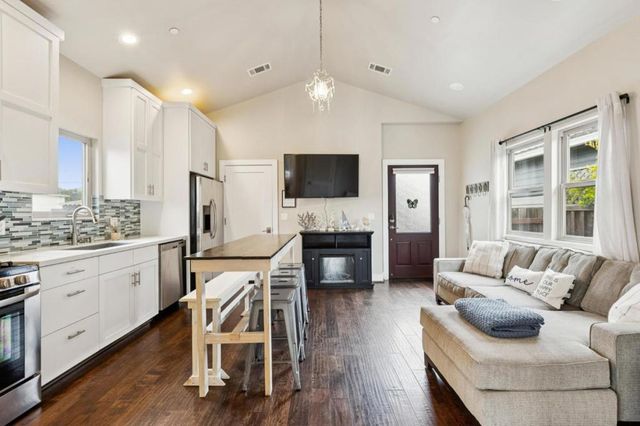 408 Belleville Boulevard, Half Moon Bay, CA 94019