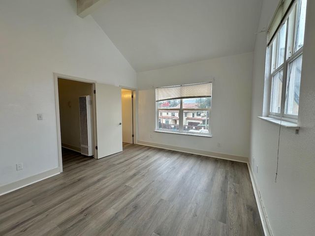 864 Laurel Street A, San Carlos, CA 94070