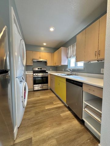 864 Laurel Street A, San Carlos, CA 94070